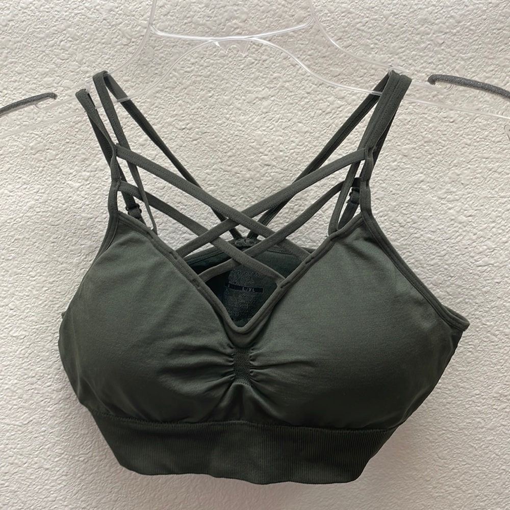 OtoS / Amazing Sports crisscross strappy bra.